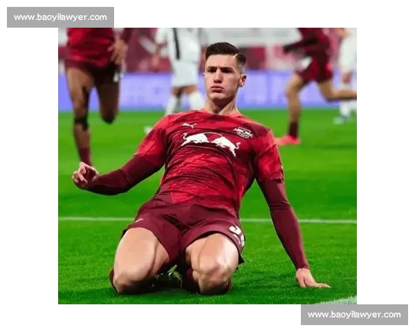 夏窗终极对决：纽卡曼联争夺谢什科，亿元中锋花落谁家？