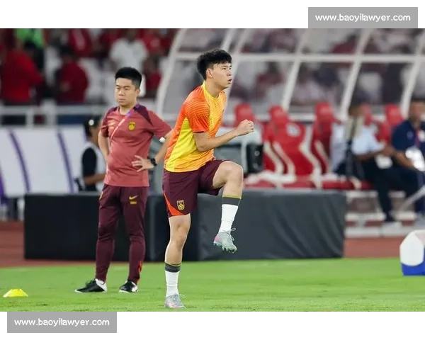 半场焦灼引热议 王钰栋场边急盼破局