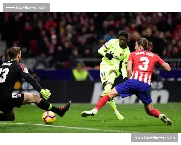 巴萨新星库巴西恋情曝光！携红发女友甜蜜度假机场秀恩爱